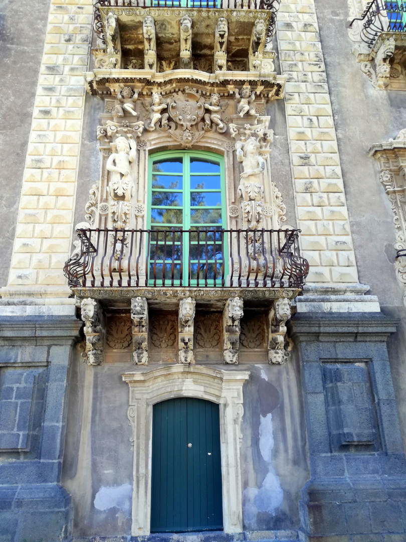 Porte d'entrée du Monastère de San Nicola l'arena