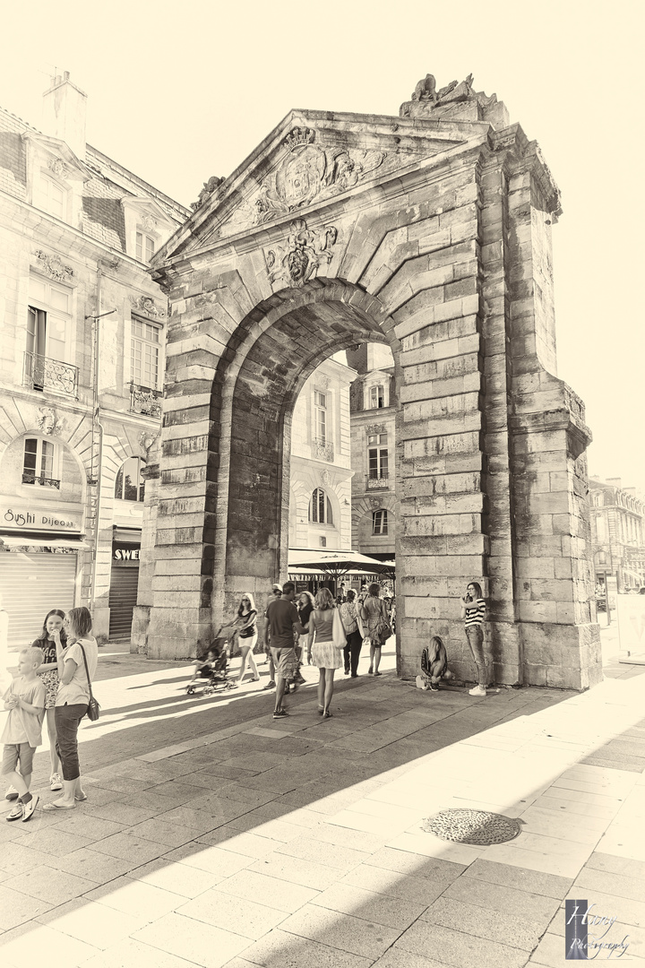 Porte Dijeaux, Bordeaux