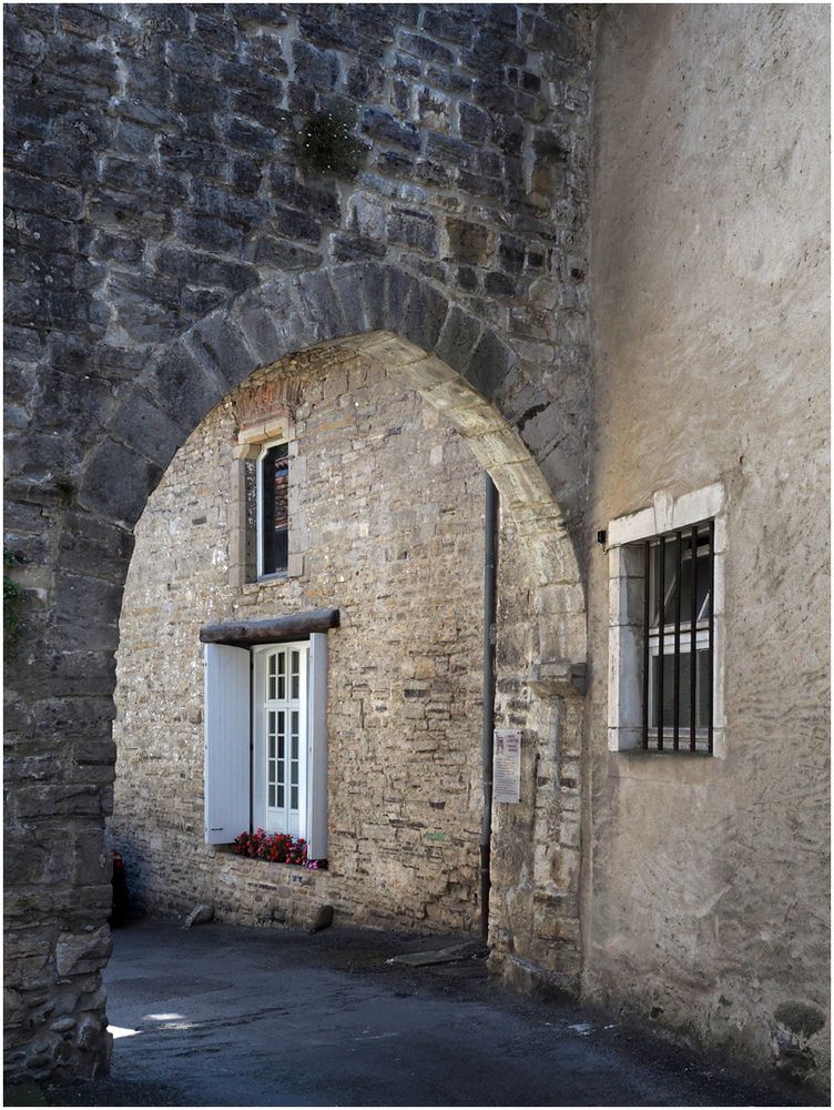 Porte du Datter (XIème siècle) Sauveterre-de-Béarn