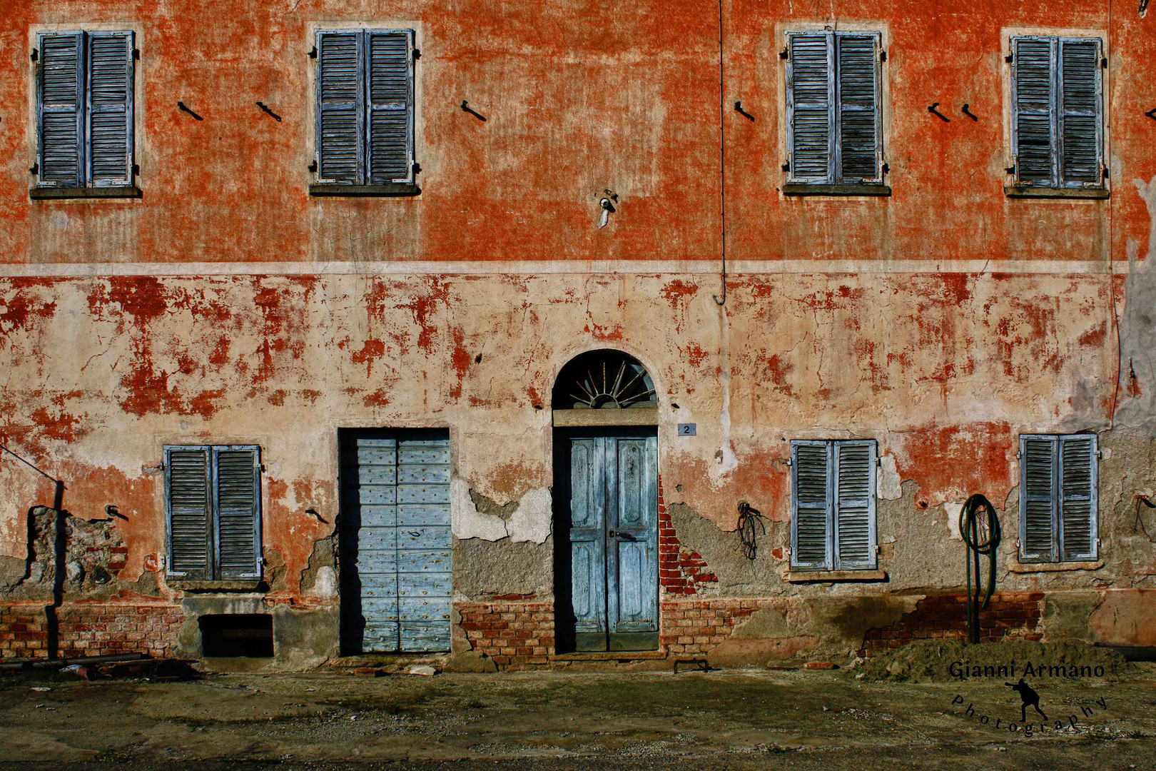 Porte e finestre , vecchia casa, dintorni Novi Ligure, Alessandria, Piemonte, Italia  