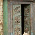 Porte marocaine dans une maison bretonne