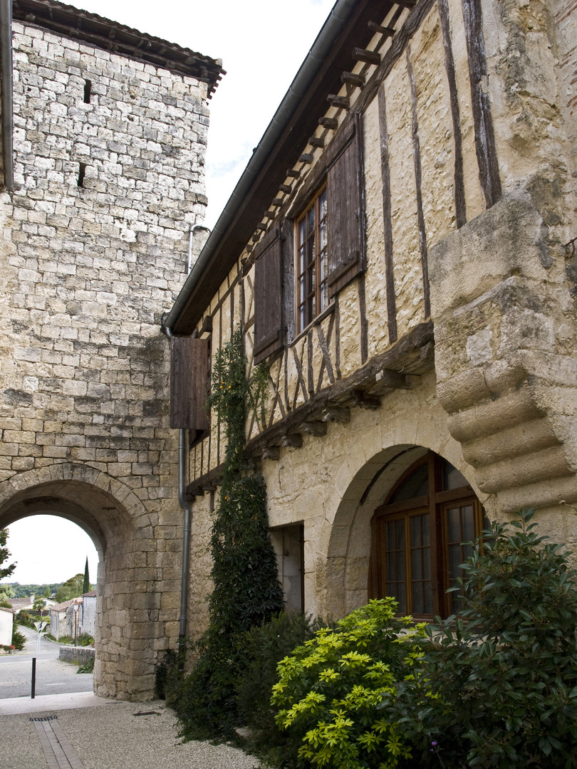 Porte nord de La Romieu	