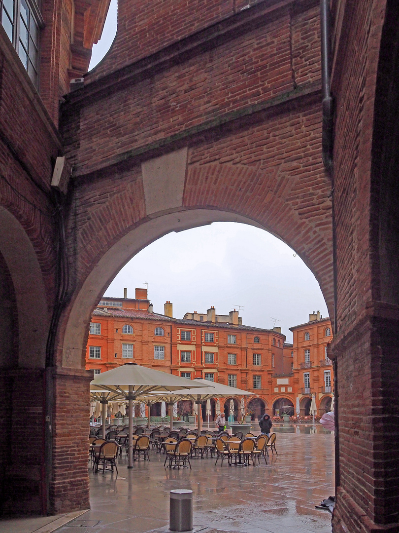 Porte sud-est de la Place Nationale