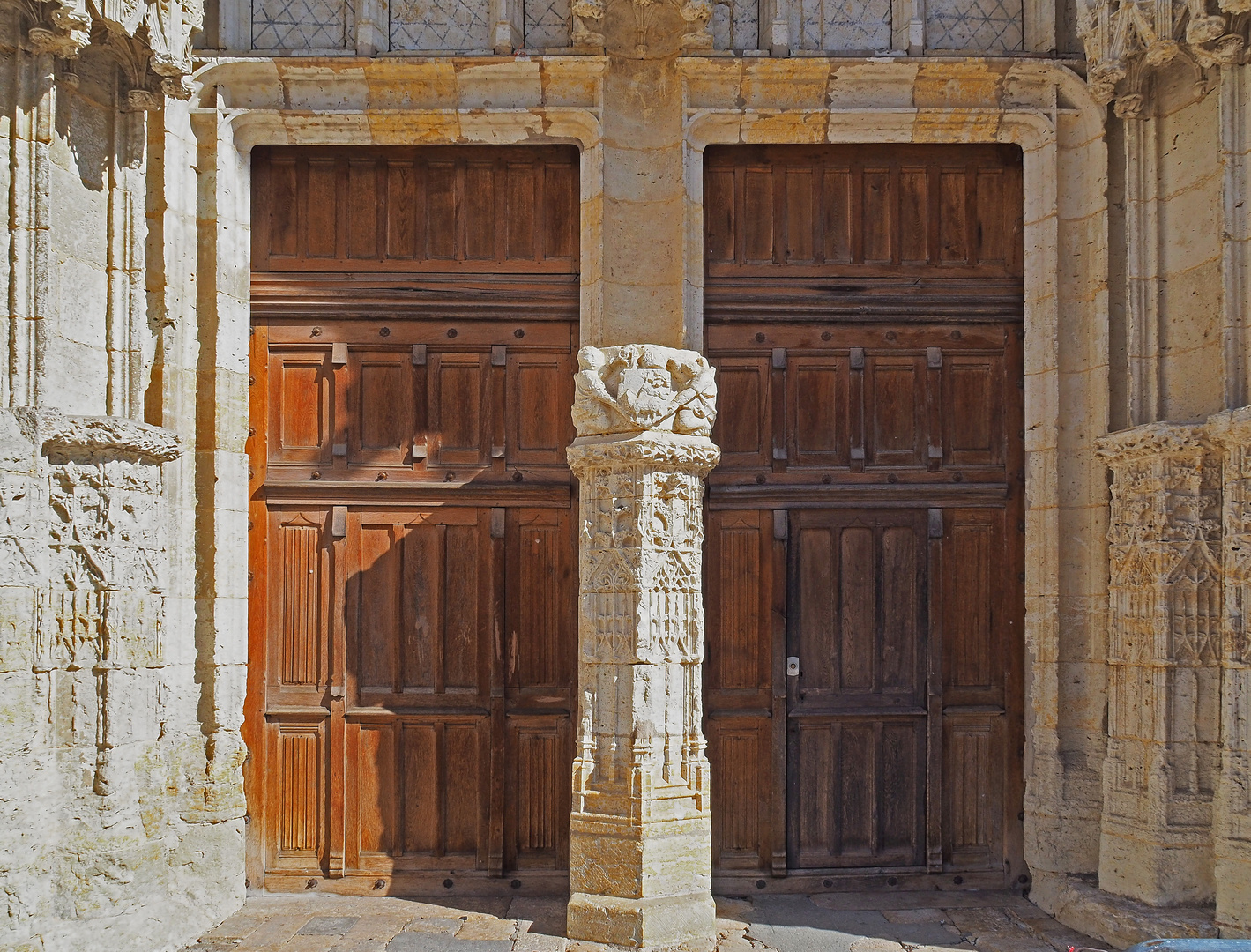 Portes d’entrée sud de la Cathédrale Saint-Pierre 