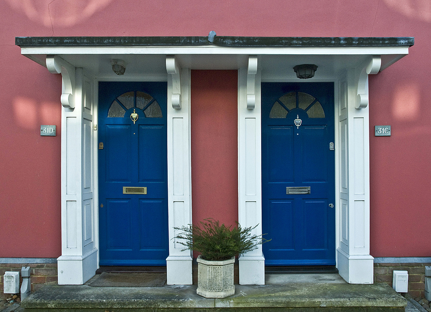 Portes et maison colorées  --  Saffron Walden  --  Farbfrohe Türen und  Haus