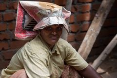 Porteuse de briques dans notre "homestay" qui était en train de construire 4 nouvelles chambres