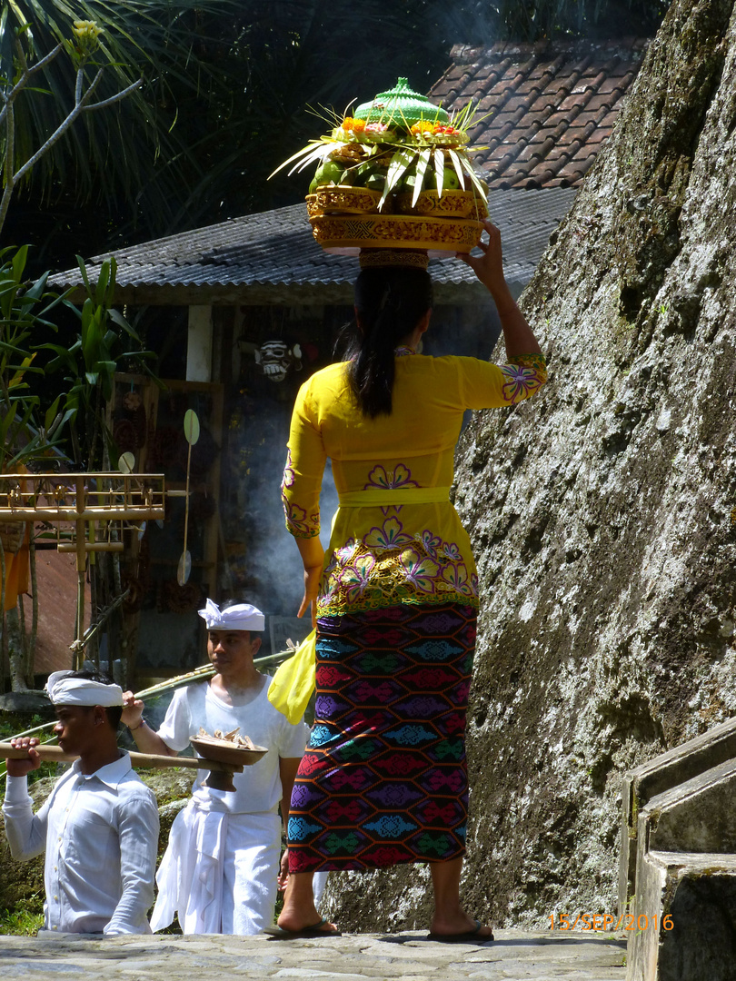 Porteuse d'offrandes