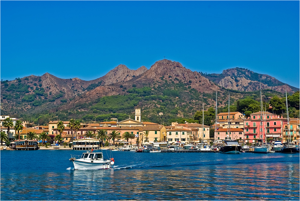 Porto Azzurro - na wenn dieser Ort seinem Namen nicht alle Ehre macht ...