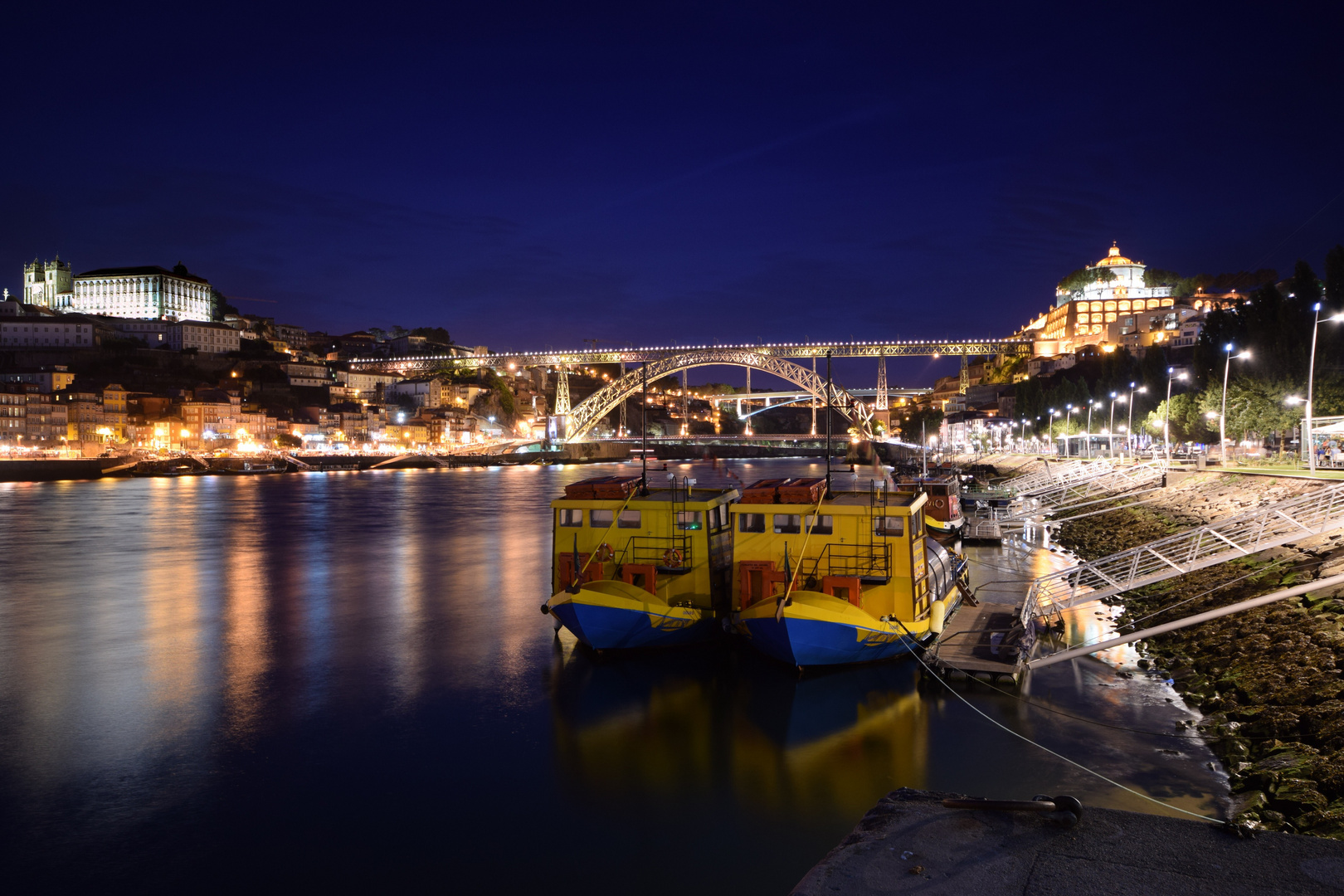 Porto bei Nacht