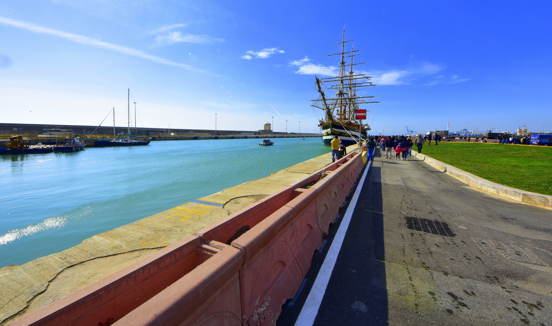 PORTO DI CIVITAVECCHIA