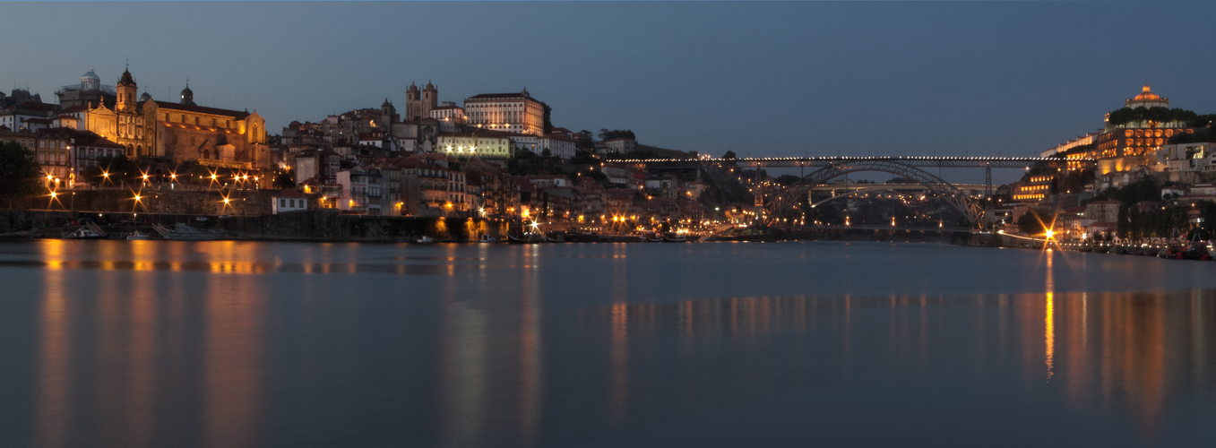 Porto im abendlichen Lichterglanz