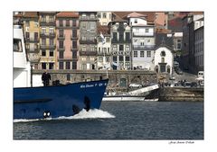 Porto Impressions. Going upriver