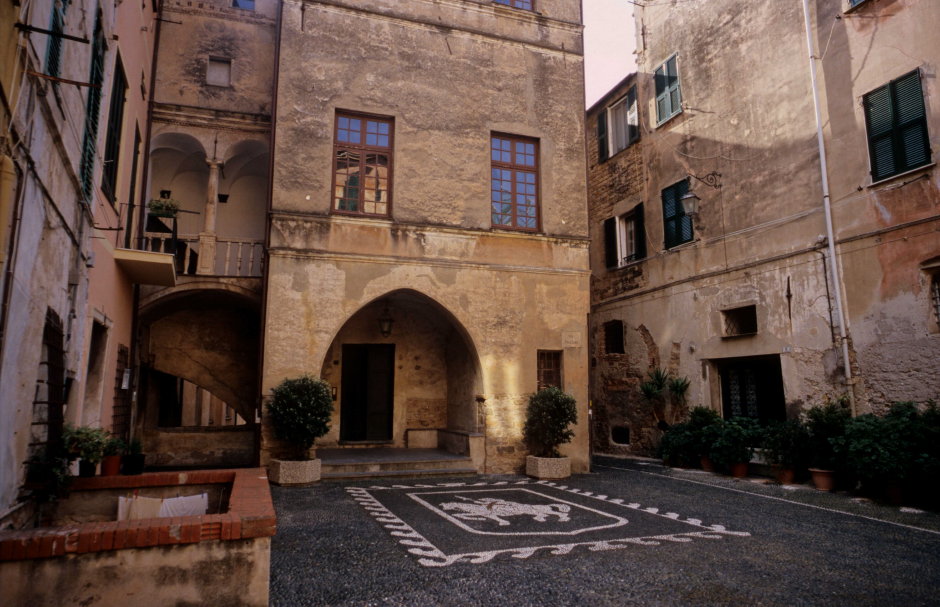 Porto Maurizio, palazzi medioevali del "Paraxio"