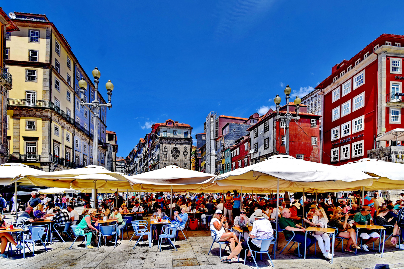 Porto:  overcrowded