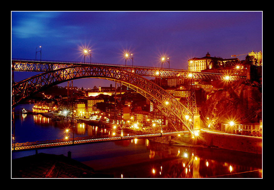 Porto - Ponte Louis I., der Douro und die Ribeira in der blauen Stunde