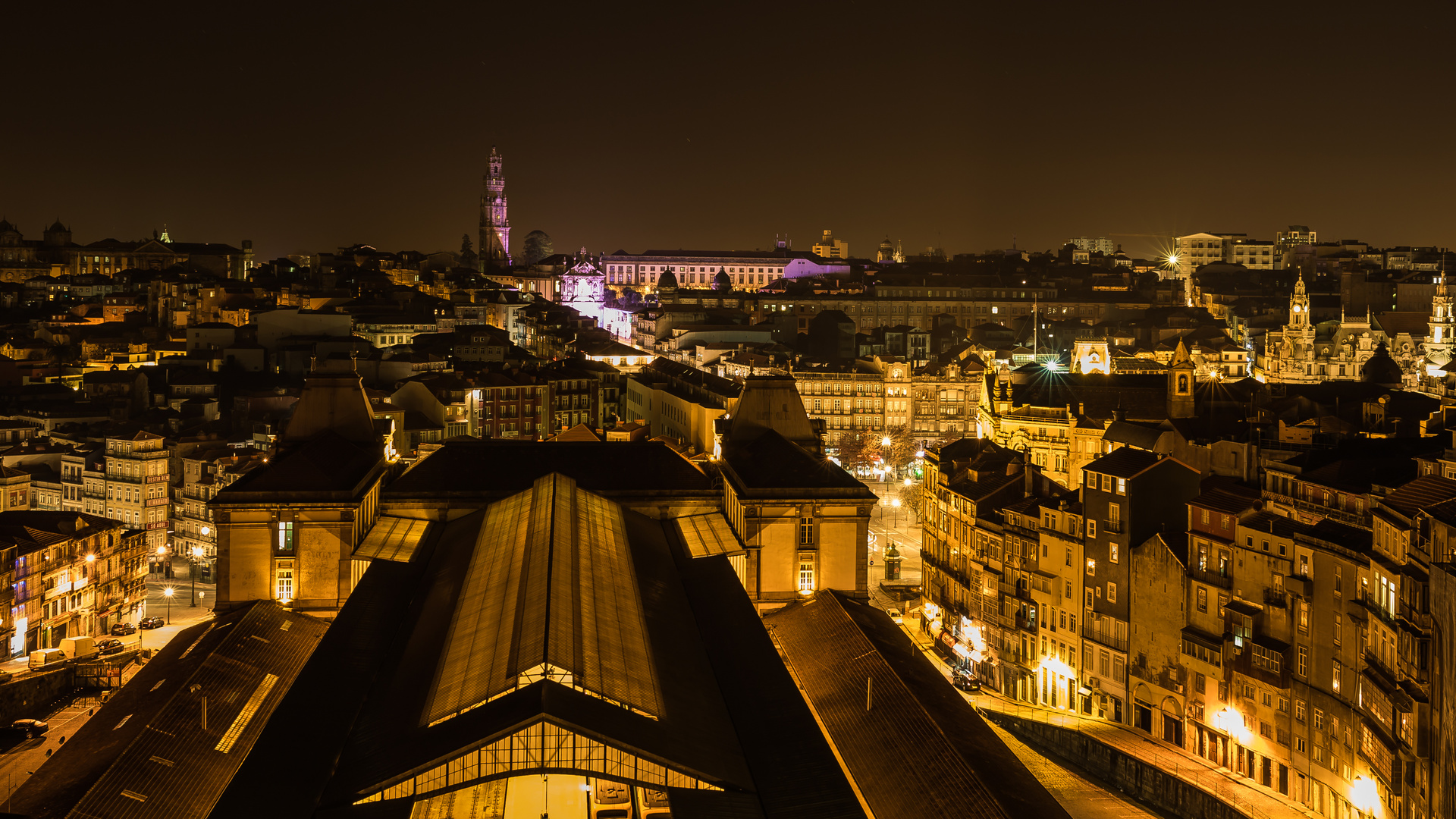 Porto skyline bei Nacht