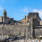 Portovenere mit seiner Festungsanlage und der Kirche St. Peter (San Pietro)