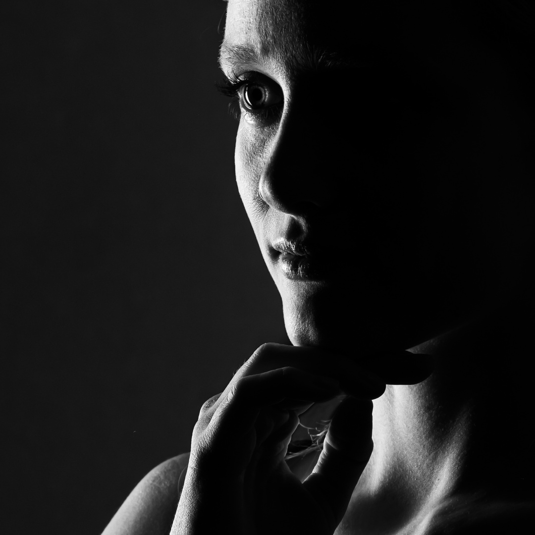 Porträt mit Streiflicht Foto & Bild | portrait, portrait frauen, schatten Bilder auf fotocommunity