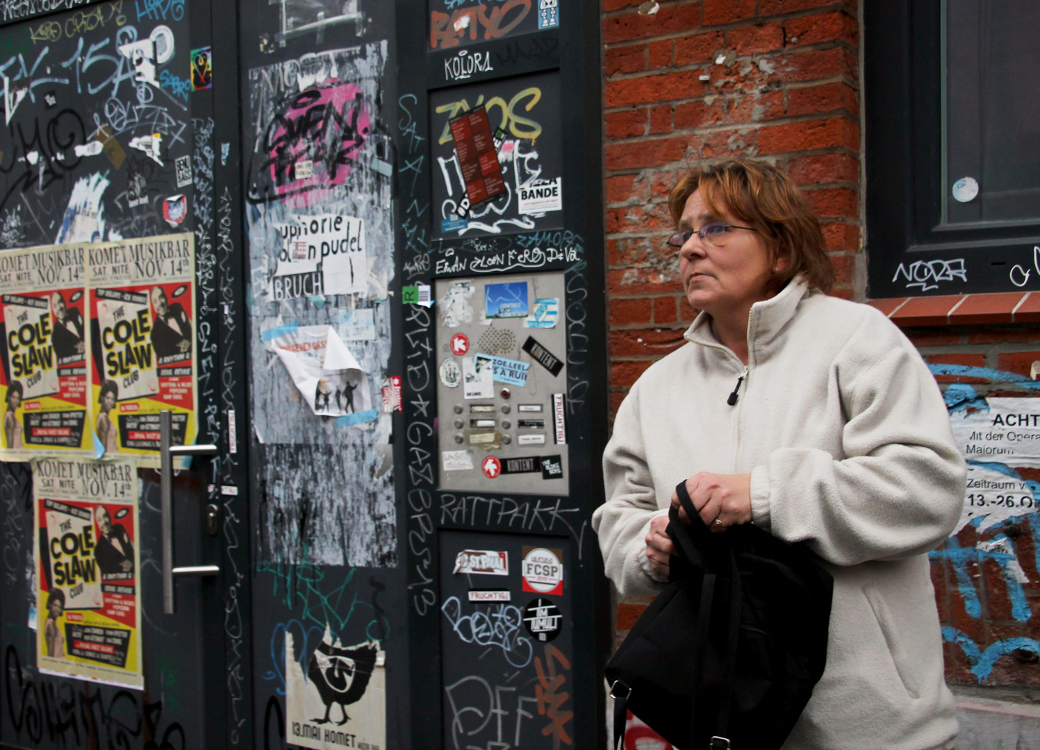 Porträt vor Plakaten bei der Washington-Bar