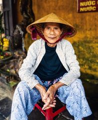 Portrait einer noch arbeitenden Dame in Hue