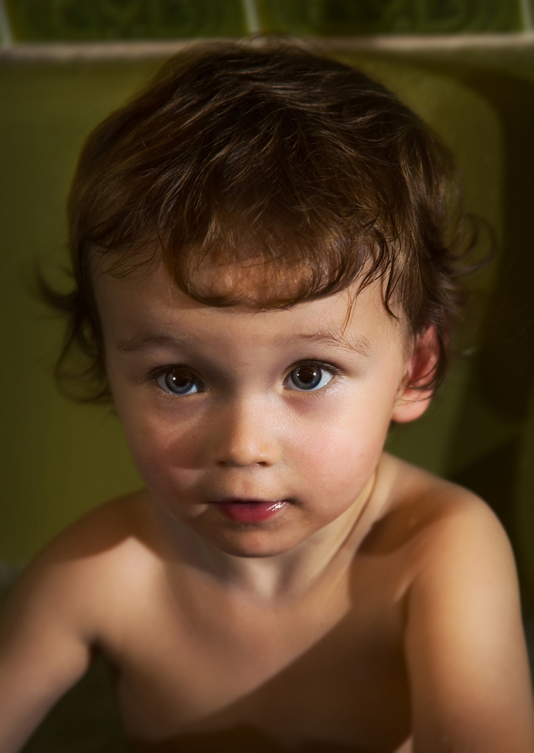 Portrait im kotzegrünem Badezimmer... :-)