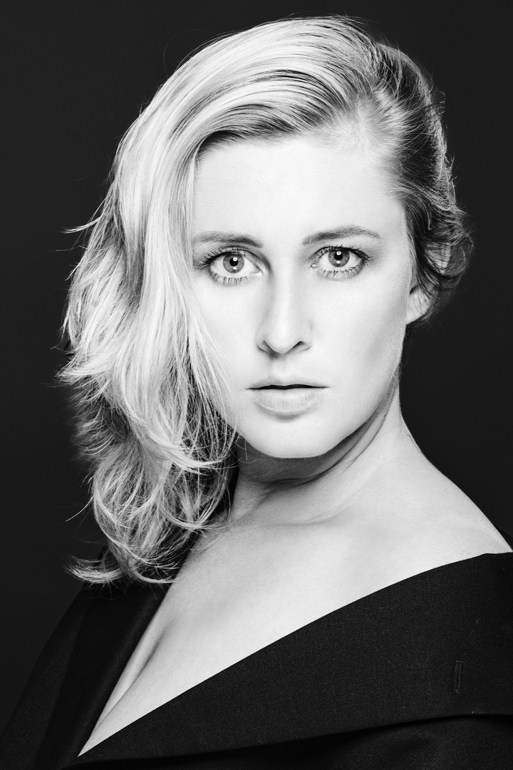 Portrait klassisch Foto &amp; Bild | portrait, portrait frauen, studio ...