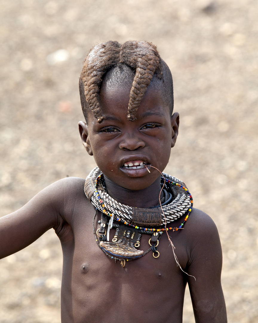 Portrait... kleines "Himba" Mädchen ...