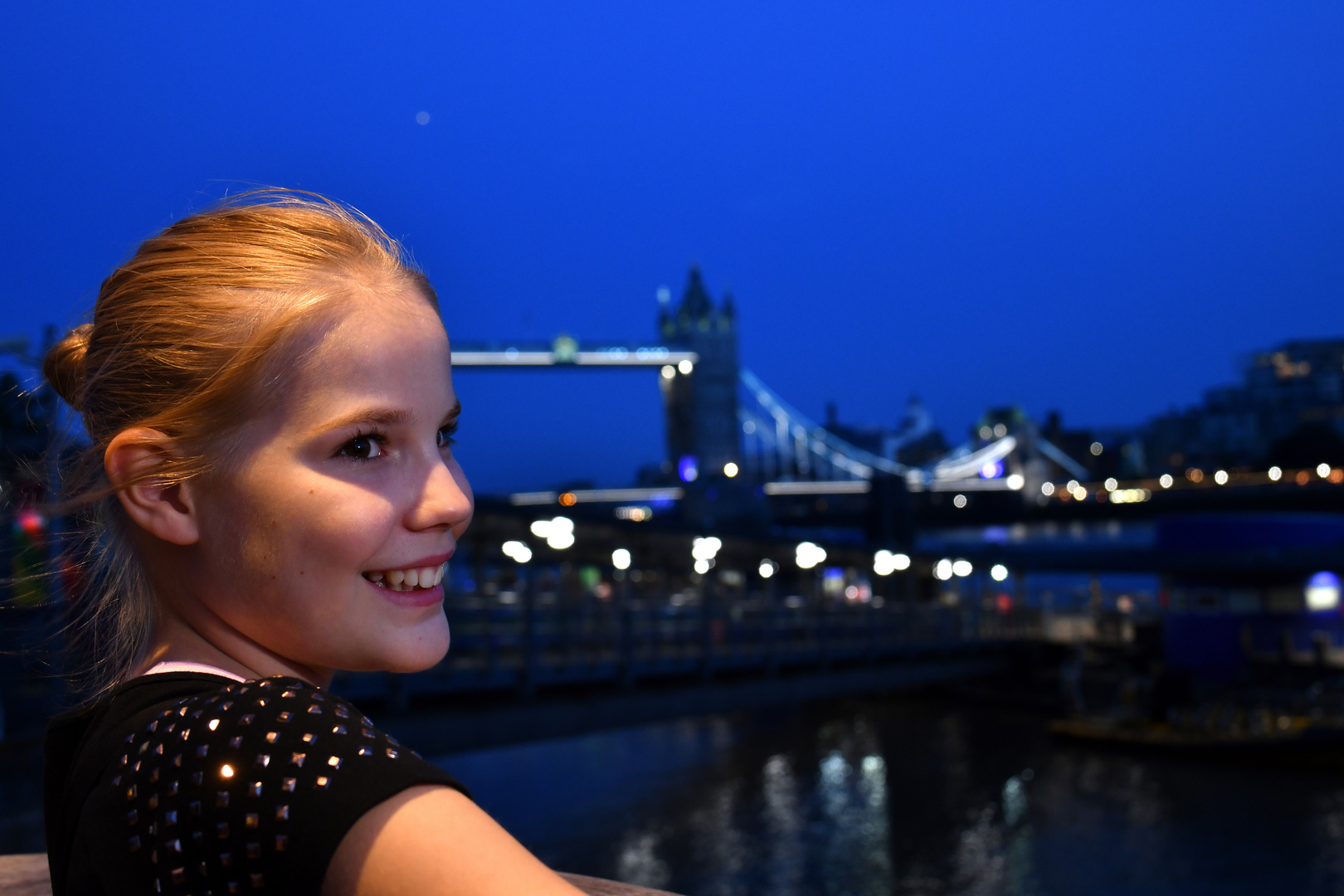 portrait near the tower bridge