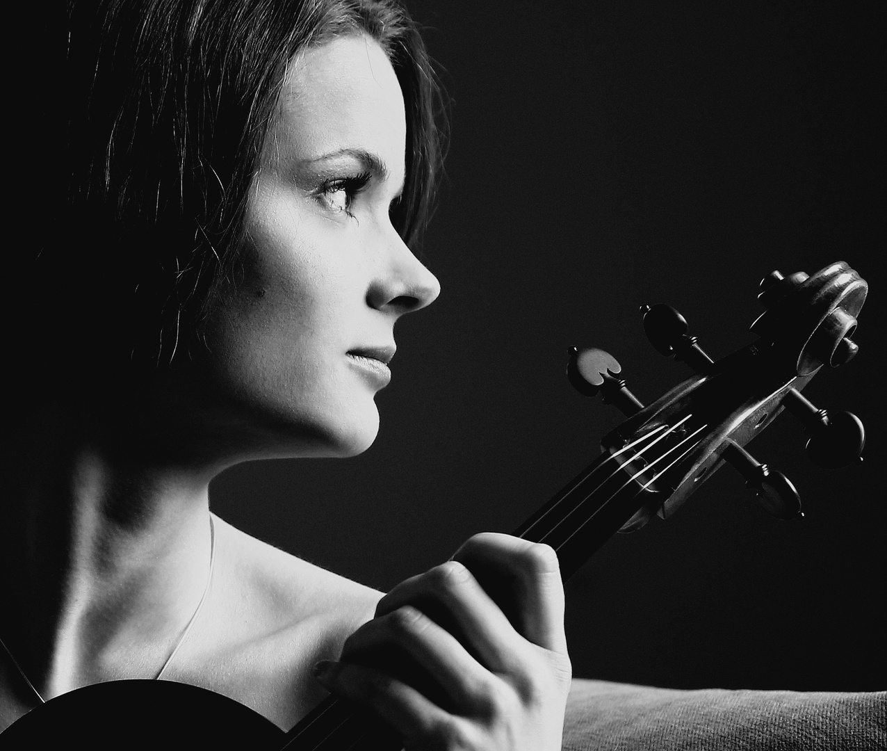 Portrait of a young violist