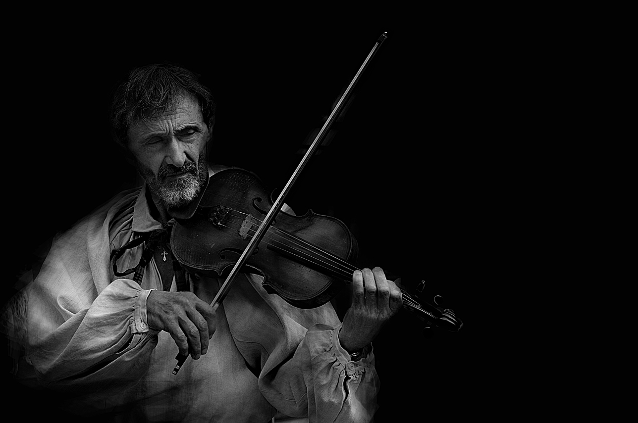 portrait of an old fiddler