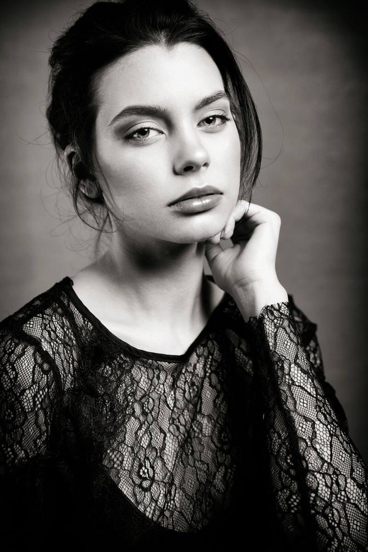 Portrait of beautiful model Belinda. 