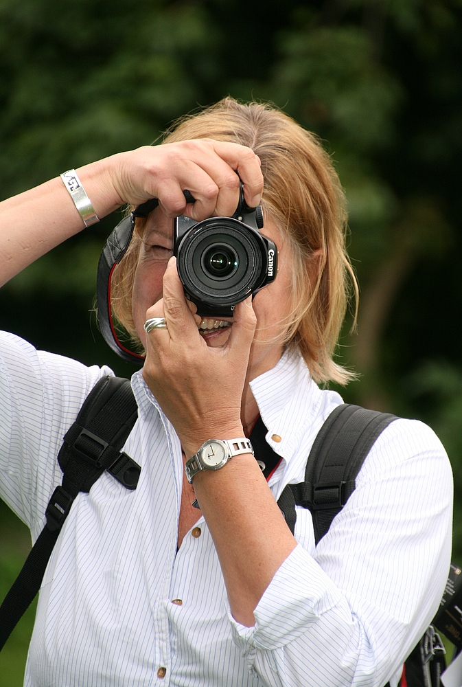 Portrait von Heike S. mit Kamera