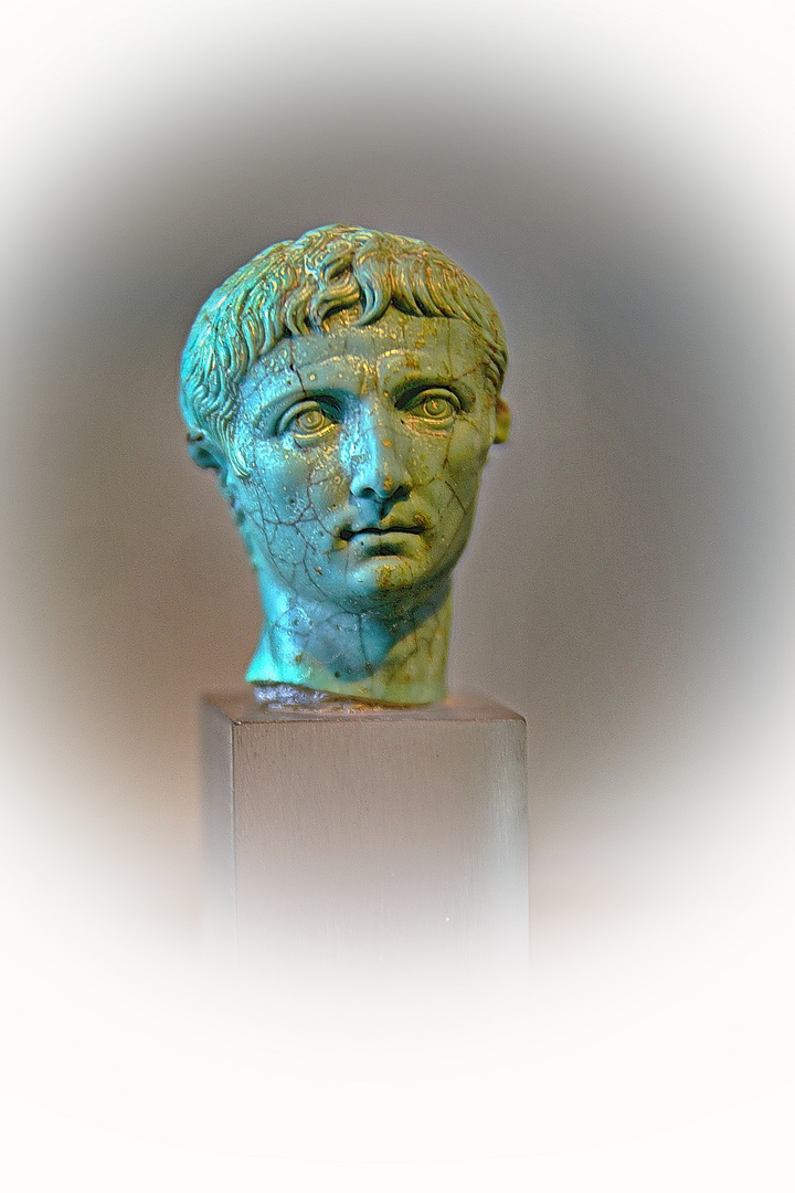Portraitköpfchen des römischen Kaisers Augustus