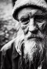 portrait_sad_old_homeless_woman2