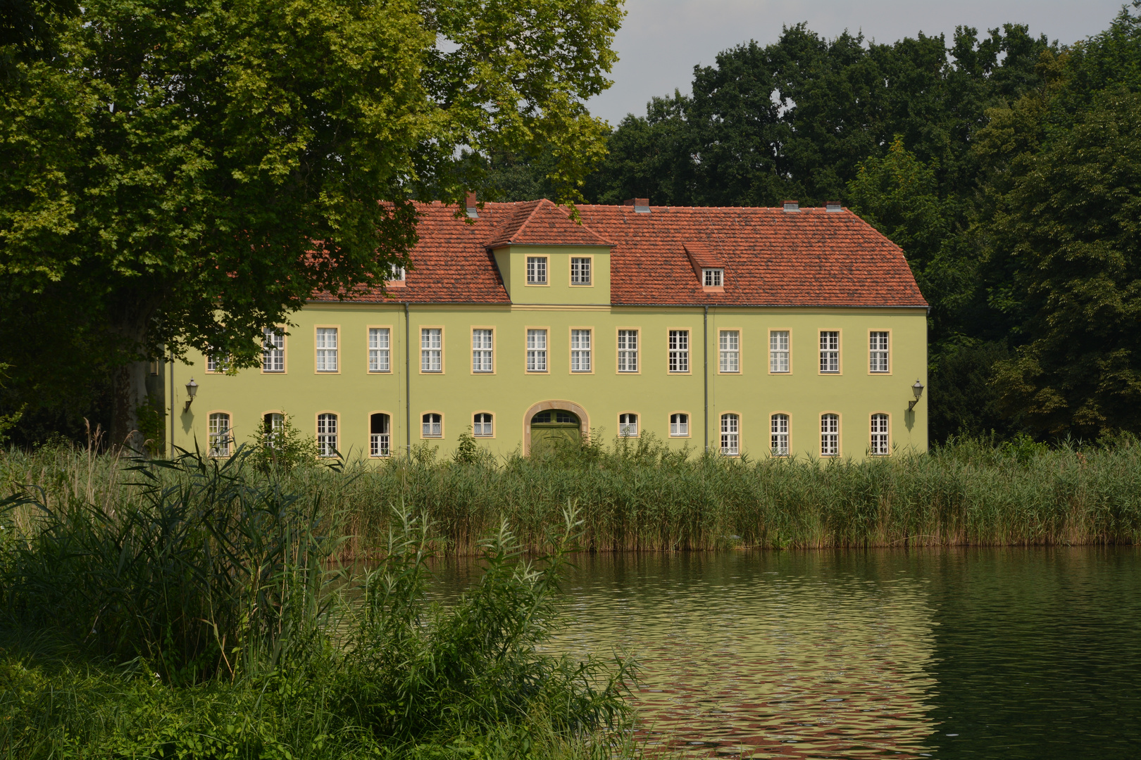 Portsam - Parkanlage um den Cecilienhof - Nebengebäude