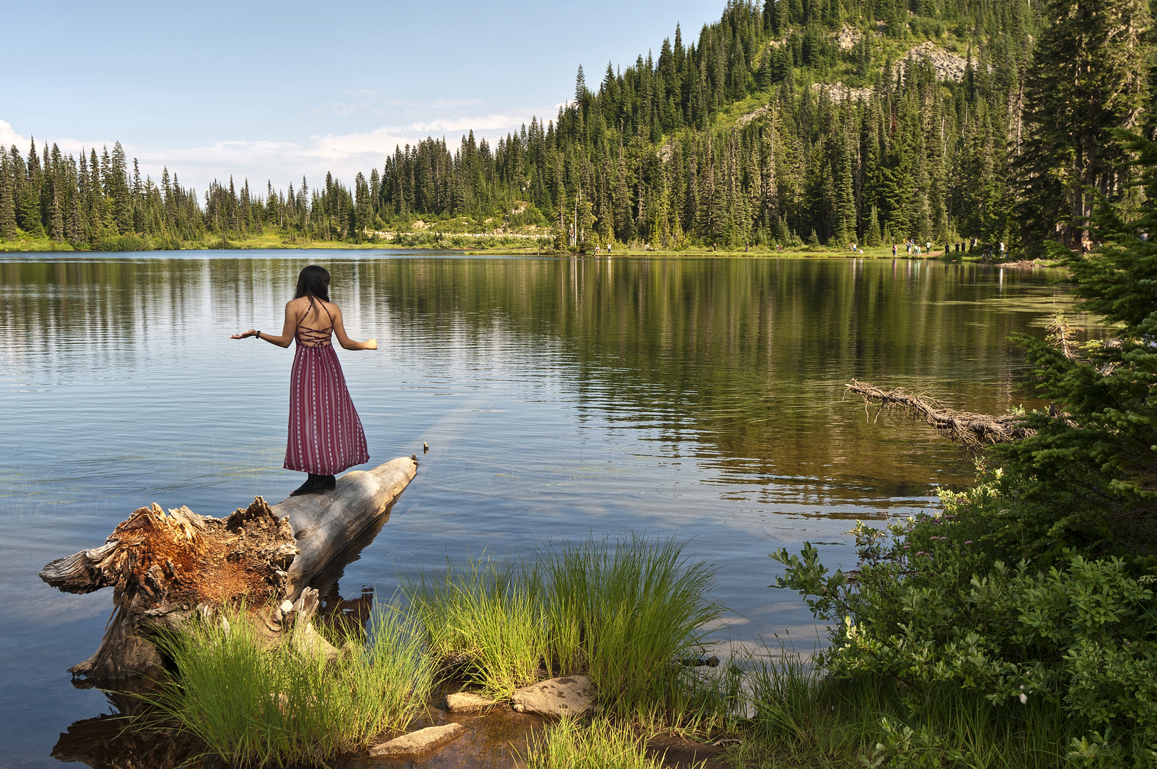 Pose am Reflection Lake Mt. Rainier