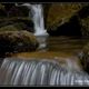 Pose lente sur petite cascade