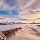 Pose longue d'une mer de nuage.