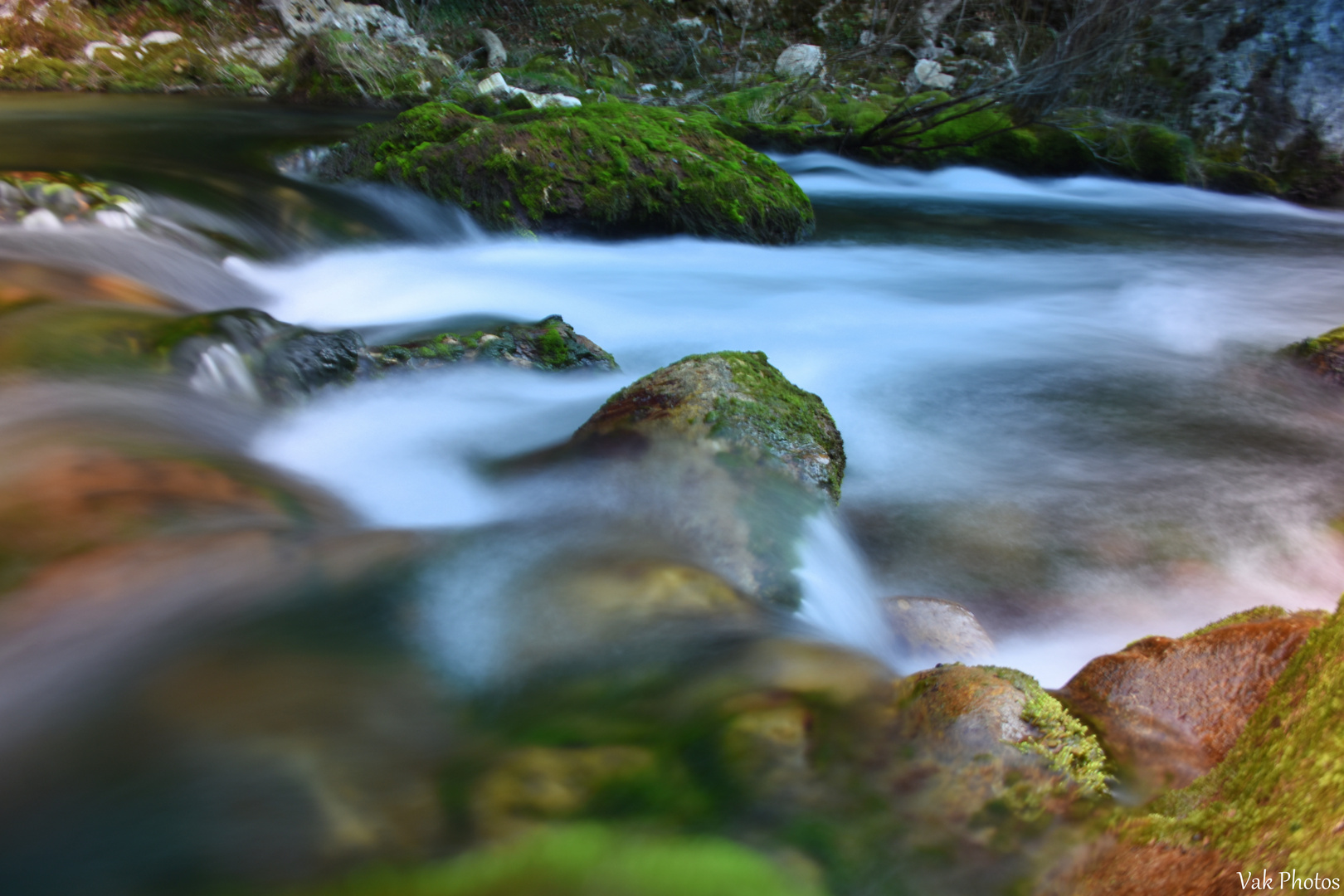 Pose longue sur le cours d'eau