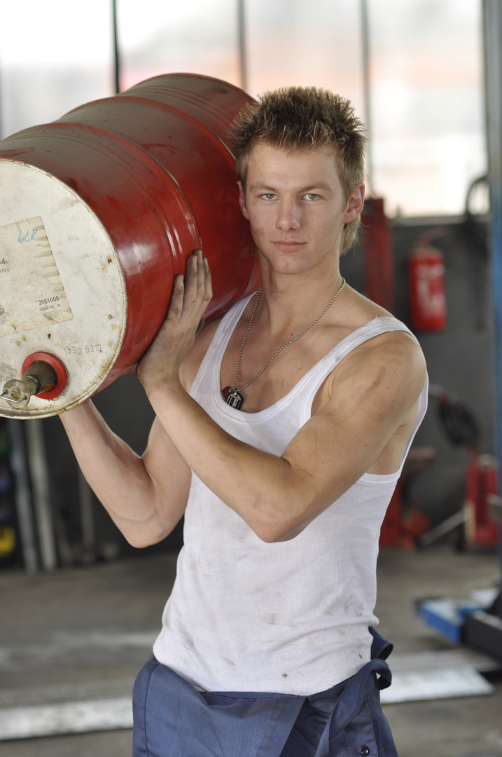 Posing in der Werkstatt 7