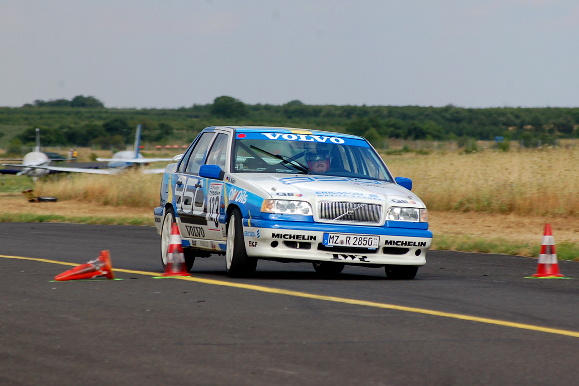 positiv *verrückt* muss man sein ... Volvo 850 T5 in BTCC look