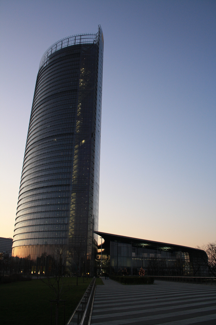 Post-Tower bei Sonnenuntergang