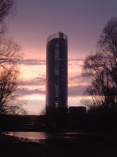 Post Tower Bonn im Sonnenuntergang