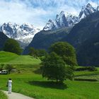 Postkarte aus dem Bergell. (fast noch im Engadin). Blick vom Örtchen Soglio ...