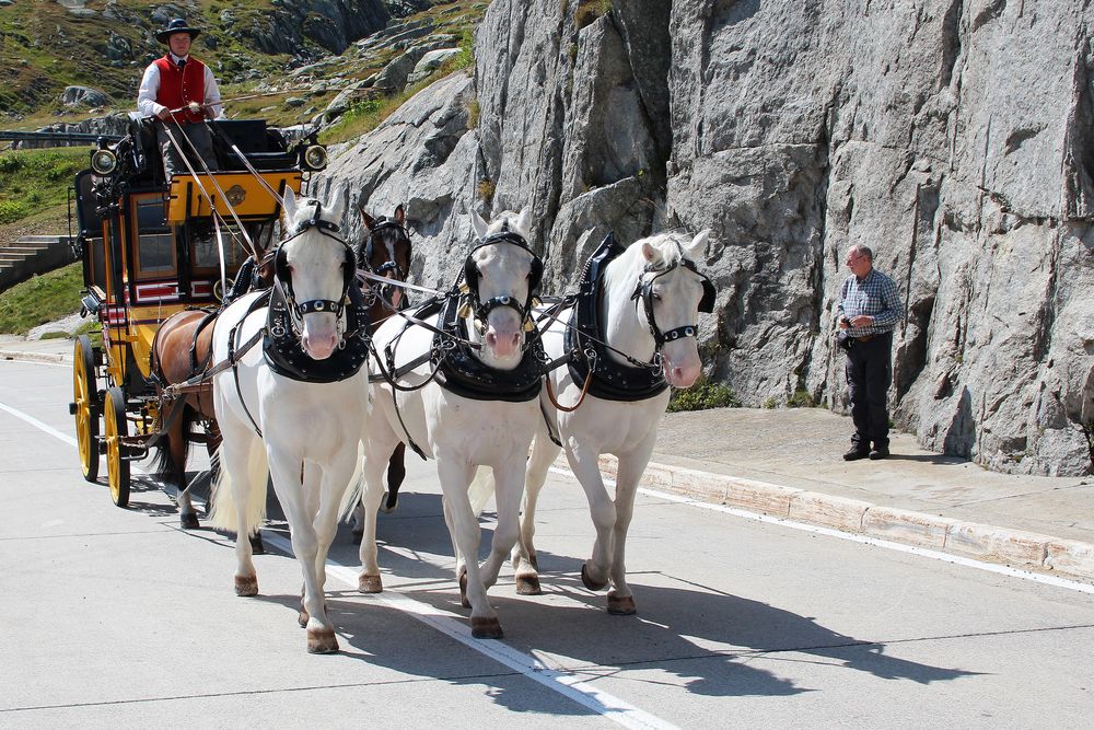 Postkutsche auf dem Gotthardpass