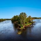 Postomia fließt bei Kostrzyn in die Warthe(links).