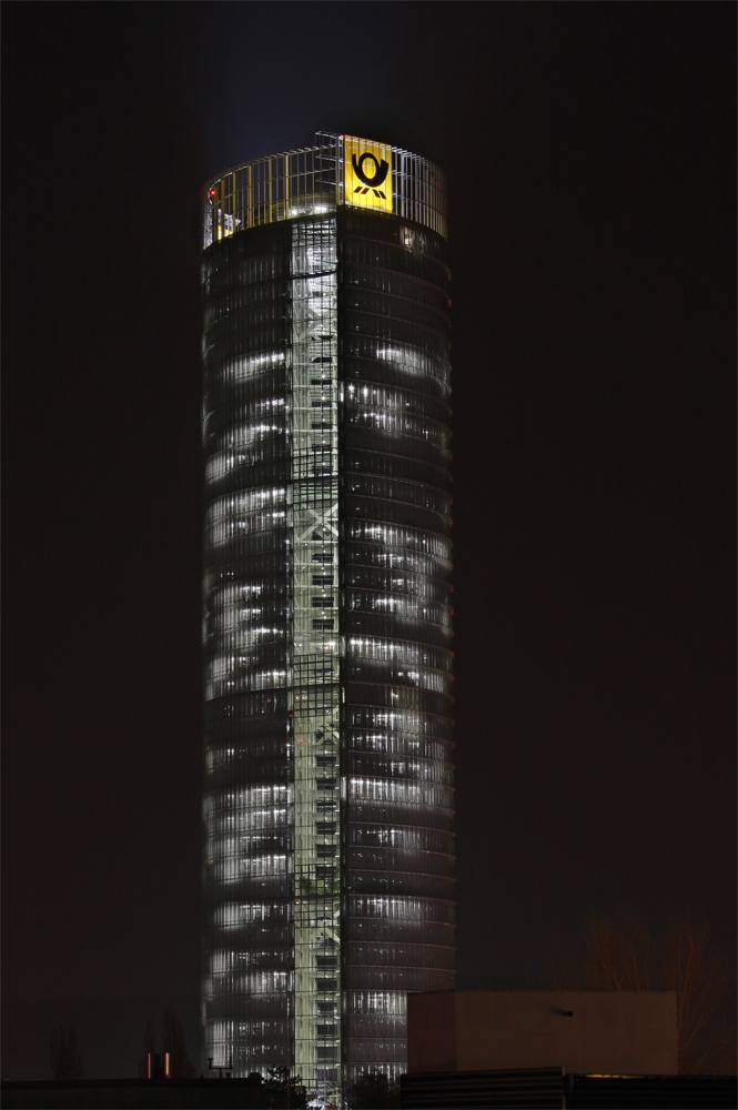 Posttower Bonn bei Nacht DRI