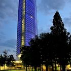 Posttower Bonn in der blauen Stunde mit Dome