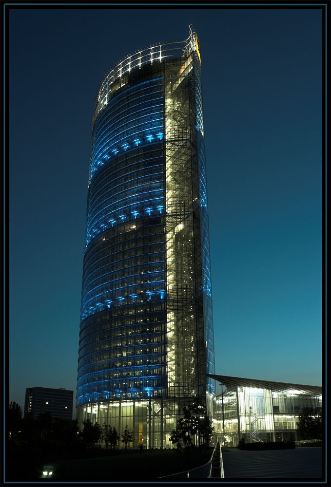 Posttower in der blauen Stunde