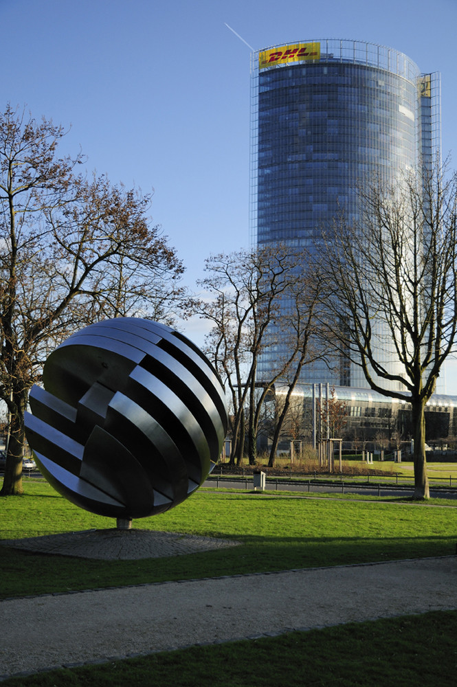 Posttower mit Globe